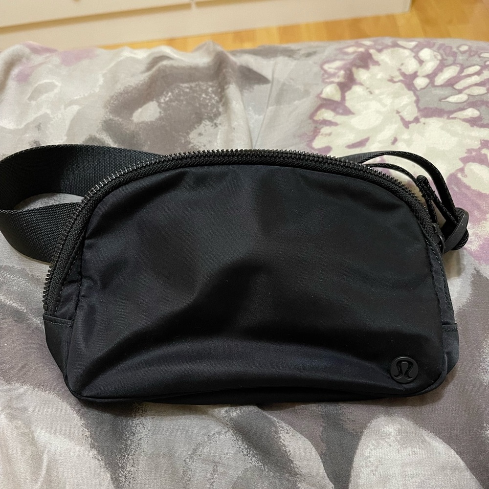 Lululemon belt bag